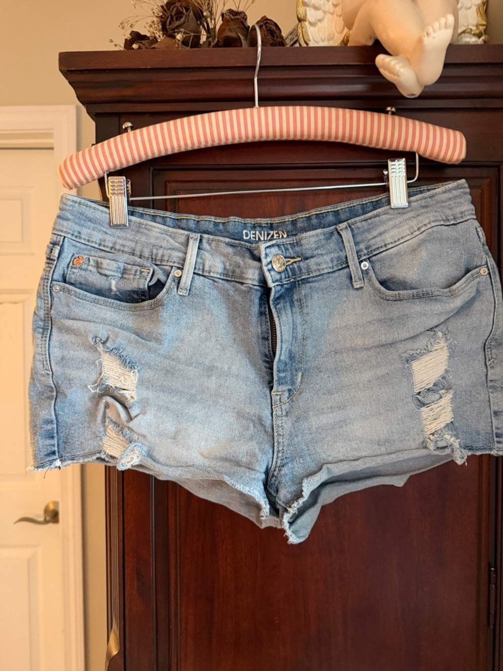 Denizen from Levi's Light Blue Distressed Women's Denim Shorts